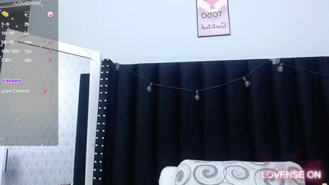 Snapshot of colombia_mommy_ chatting on January 8, 12:15 pm GRETCHEN online show from January 8, 12:15 pm