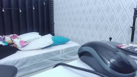 Snapshot of colombia_mommy_ chatting on March 1, 12:12 pm GRETCHEN online show from March 1, 12:12 pm