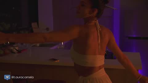 Laura online show from December 5, 3:04 am