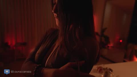 Laura online show from October 12, 1:48 am