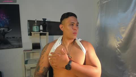 Snapshot of coltonmassif_ chatting on December 5, 6:10 am coltonmassif_ online show from December 5, 6:10 am