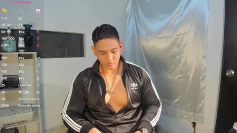 Snapshot of coltonmassif_ chatting on December 14, 8:02 am coltonmassif_ online show from December 14, 8:02 am