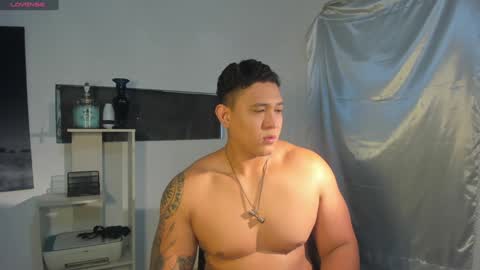 Snapshot of coltonmassif_ chatting on December 15, 11:45 am coltonmassif_ online show from December 15, 11:45 am