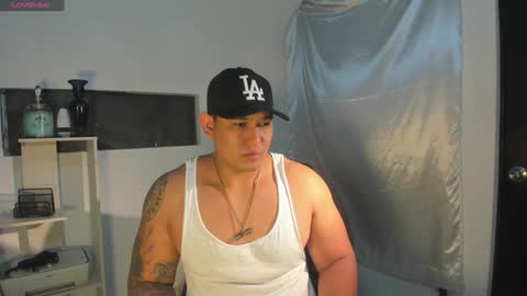 Snapshot of coltonmassif_ chatting on December 20, 7:22 am coltonmassif_ online show from December 20, 7:22 am