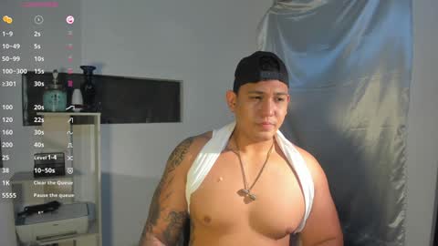 Snapshot of coltonmassif_ chatting on December 21, 6:41 am coltonmassif_ online show from December 21, 6:41 am