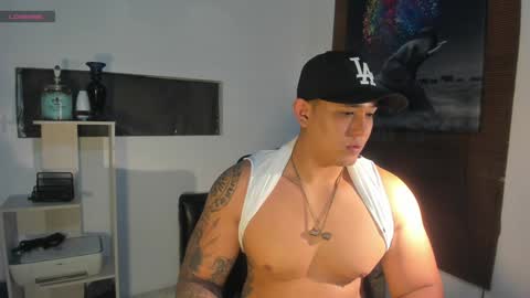 Snapshot of coltonmassif_ chatting on December 29, 3:00 am coltonmassif_ online show from December 29, 3:00 am