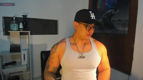 Snapshot of coltonmassif_ chatting on December 31, 6:59 am coltonmassif_ online show from December 31, 6:59 am