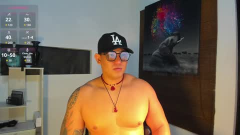 Snapshot of coltonmassif_ chatting on January 4, 8:17 am coltonmassif_ online show from January 4, 8:17 am