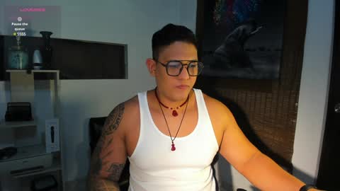 Snapshot of coltonmassif_ chatting on January 10, 7:25 am coltonmassif_ online show from January 10, 7:25 am
