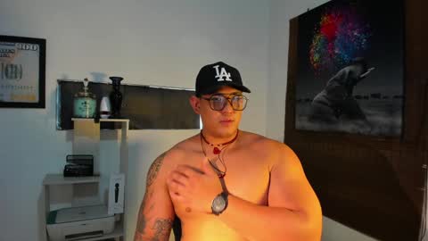 Snapshot of coltonmassif_ chatting on January 15, 12:36 pm coltonmassif_ online show from January 15, 12:36 pm