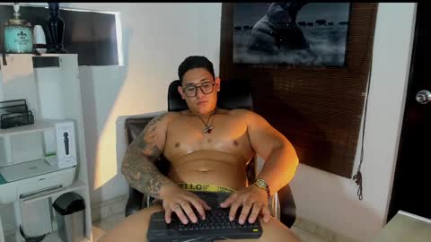 Snapshot of coltonmassif_ chatting on January 25, 3:09 pm coltonmassif_ online show from January 25, 3:09 pm