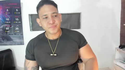 Snapshot of coltonmassif_ chatting on February 13, 12:46 am coltonmassif_ online show from February 13, 12:46 am