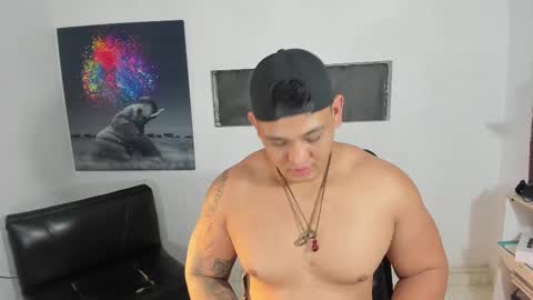 Snapshot of coltonmassif_ chatting on February 14, 12:30 am coltonmassif_ online show from February 14, 12:30 am