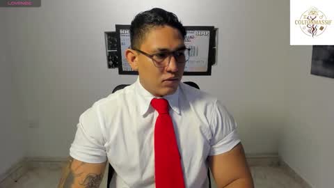 coltonmassif_ online show from November 29, 11:19 pm