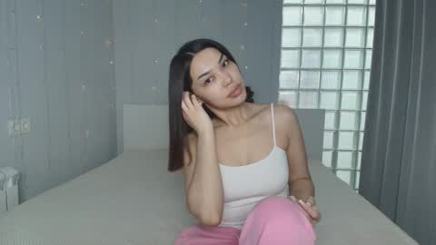 Snapshot of comely_camillla chatting on January 10, 10:17 am Camilla online show from January 10, 10:17 am