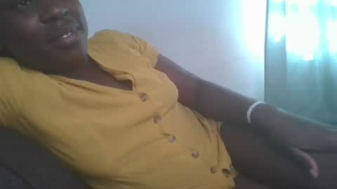 Snapshot of comicalcara chatting on January 31, 2:17 pm Cara online show from January 31, 2:17 pm