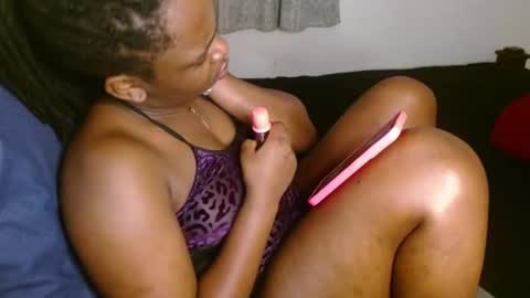 Snapshot of comicalcara chatting on November 30, 10:36 pm Cara online show from November 30, 10:36 pm