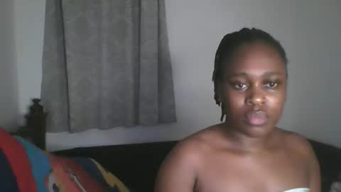 Snapshot of comicalcara chatting on December 20, 6:59 pm Cara online show from December 20, 6:59 pm