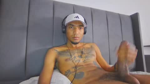 Snapshot of comoseria1927realg4life chatting on June 24, 6:07 pm comoseria1927realg4life online show from June 24, 6:07 pm