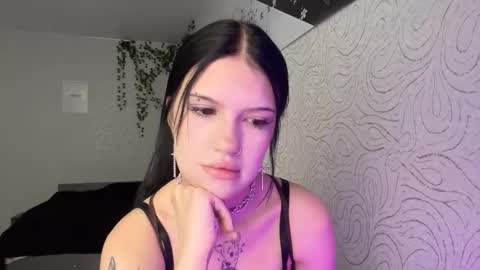 Snapshot of conchitaderricott chatting on November 11, 11:43 am Bella online show from November 11, 11:43 am