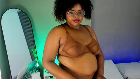 conielaurenth online show from January 24, 11:56 pm