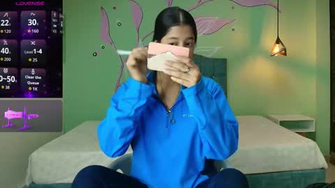 C O N N I E online show from November 13, 8:08 pm