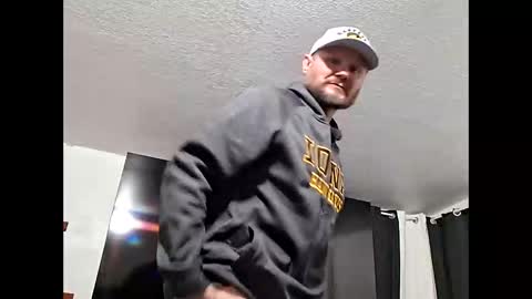 Snapshot of connlee10929154 chatting on February 15, 3:25 am connlee10929154 online show from February 15, 3:25 am