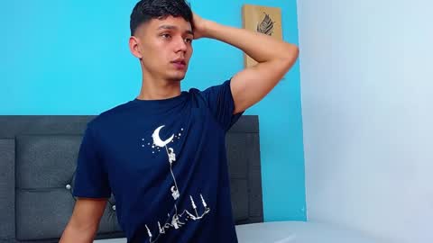 Snapshot of connor_garrett chatting on December 2, 9:17 pm Connor online show from December 2, 9:17 pm