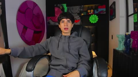 connor_stone_ online show from November 19, 7:47 pm