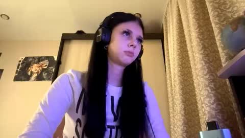 Snapshot of constancefeusier chatting on November 10, 6:07 pm Isabella online show from November 10, 6:07 pm