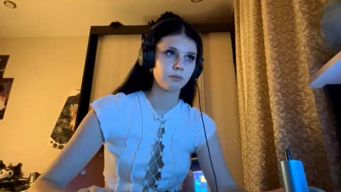 Snapshot of constancefeusier chatting on November 18, 6:12 pm Isabella online show from November 18, 6:12 pm