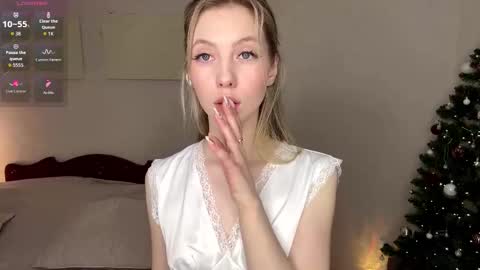 Hello im Sofia Welcme to my room .More hugs and kiss for you online show from January 10, 6:59 am