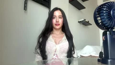 Snapshot of contessakiniry chatting on May 20, 1:28 pm Mila online show from May 20, 1:28 pm