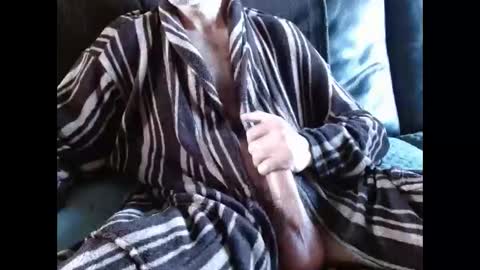 Snapshot of coolbreeze420842217 chatting on November 21, 2:05 pm coolbreeze420 online show from November 21, 2:05 pm