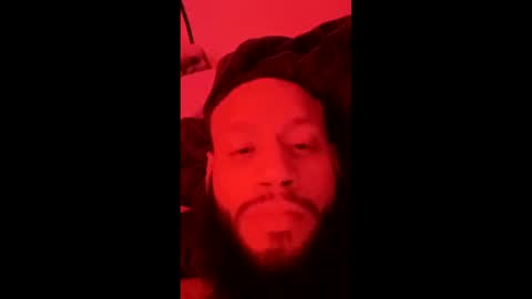 Snapshot of coolmomey27241059 chatting on December 3, 6:32 am coolmomey27241059 online show from December 3, 6:32 am