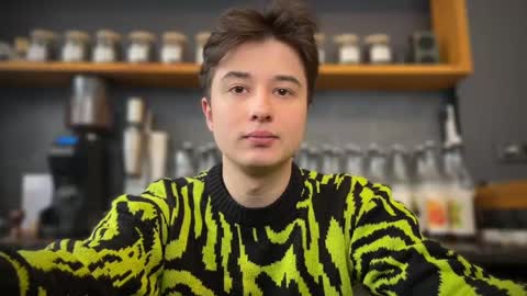 Snapshot of coolskum00 chatting on February 15, 6:12 am Lisa and Alen online show from February 15, 6:12 am