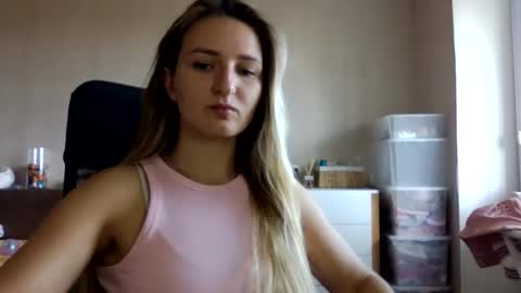 cora_fora online show from September 17, 8:05 am