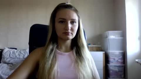 cora_fora online show from September 21, 7:21 am