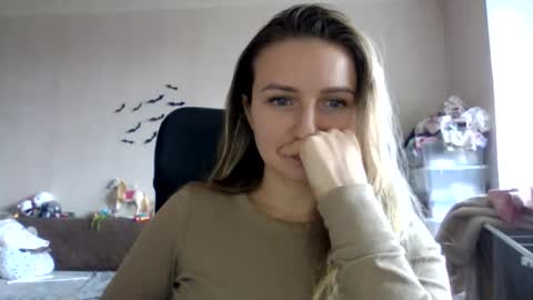 cora_fora online show from November 19, 11:10 am