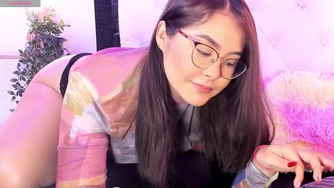 Cora  online show from December 8, 3:24 pm