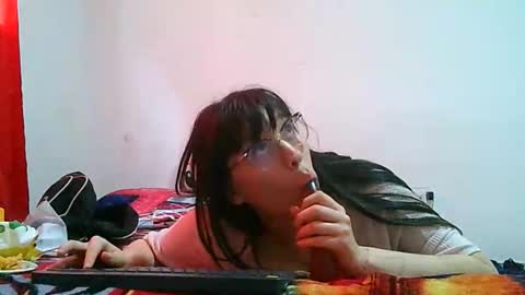 Snapshot of coral_smit13 chatting on February 19, 8:38 pm coral_smit13 online show from February 19, 8:38 pm