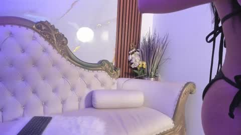 Coralie Bronson online show from November 29, 10:35 pm