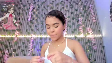 coralineross_ online show from November 24, 10:59 am