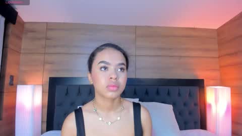 coralineross_ online show from January 9, 11:02 am