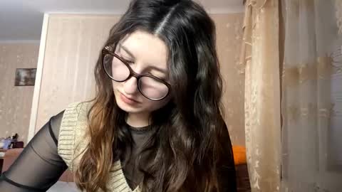 Elisheva online show from November 11, 1:55 pm