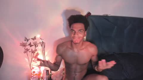 Snapshot of coreyglover chatting on December 11, 7:20 am CoreyGlover online show from December 11, 7:20 am