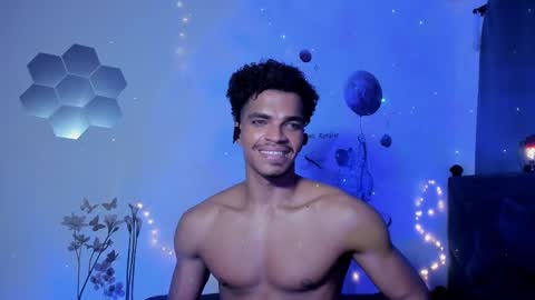 Snapshot of coreyglover chatting on February 27, 6:07 am CoreyGlover online show from February 27, 6:07 am