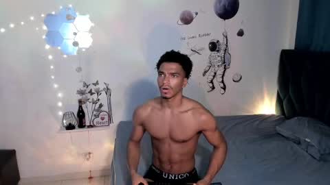 Snapshot of coreyglover chatting on September 29, 8:08 am CoreyGlover online show from September 29, 8:08 am