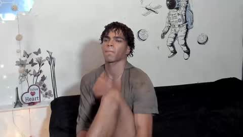 Snapshot of coreyglover chatting on October 30, 6:37 am CoreyGlover online show from October 30, 6:37 am