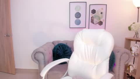 Corina White online show from November 11, 12:49 pm